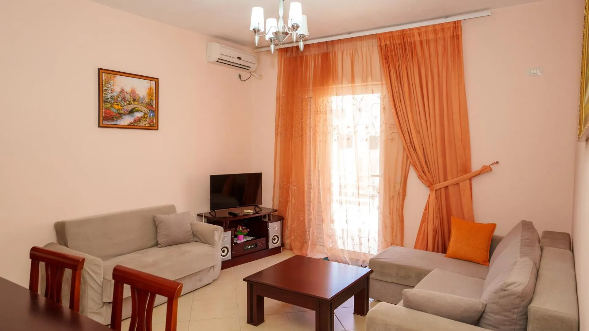 アパート Shared Apt- Private Room With 2 Beds Sarandë アルバニア