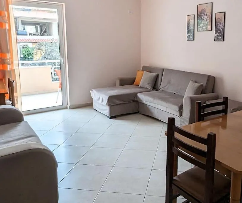 Sharing Apt- Private Room With 2 Beds Sarande Apartment